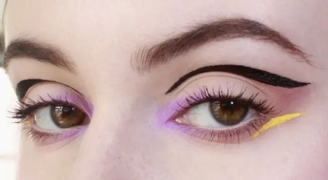 Experimenta con diferentes trazos. Utiliza colores negros o marrones que puedas mezclar con tus sombras. Experimenta con diferentes trazos. Utiliza colores negros o marrones que puedas mezclar con tus sombras.