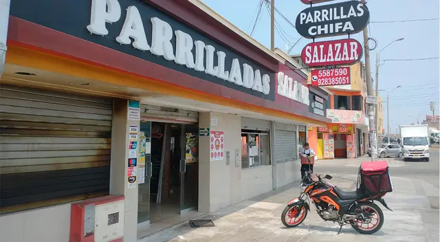 Aparte de robar el dinero, se llevaron un paquete de gaseosas. Aparte de robar el dinero, se llevaron un paquete de gaseosas.