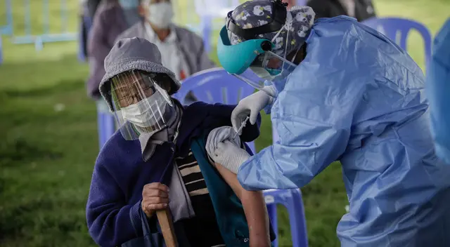 EsSalud anunció que está a la espera que el Minsa les entregue nuevas dosis. EsSalud anunció que está a la espera que el Minsa les entregue nuevas dosis.