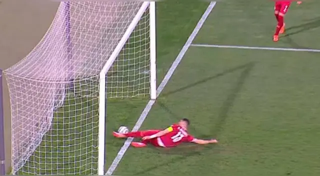 Cristiano Ronaldo molesto porque le anulan un gol legítimo. Cristiano Ronaldo molesto porque le anulan un gol legítimo.