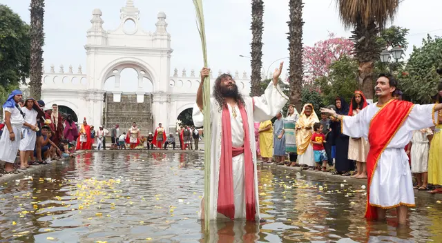 Estudiante de la PUCP elabora tesis en base a la actuación del cristo Cholo Estudiante de la PUCP elabora tesis en base a la actuación del cristo Cholo
