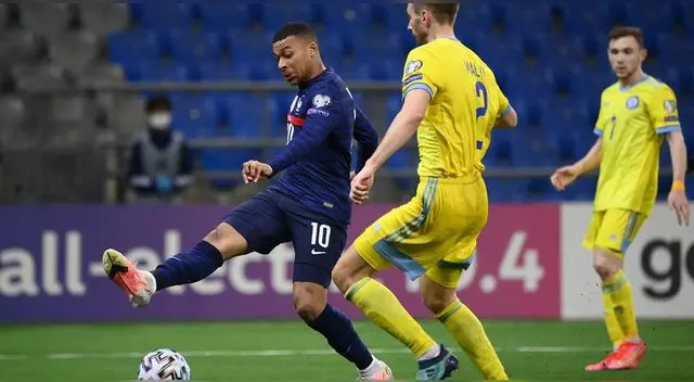 Mbappe buscó el gol pero no llegó e inclusive falló un tiro penal.