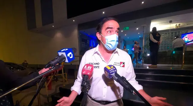 Yonhy Lescano ratificando el consumo del cañazo Yonhy Lescano ratificando el consumo del cañazo