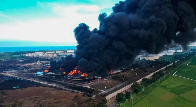 Durante la madrugada no han podido detener el siniestro en Balongan.