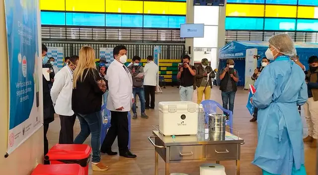 EsSalud también viene evaluando la habilitación de un vacunatorio en el Colegio Militar Francisco Bolognesi, la cual seróa un centro más amplio y con más ambientes adicionales. EsSalud también viene evaluando la habilitación de un vacunatorio en el Colegio Militar Francisco Bolognesi, la cual seróa un centro más amplio y con más ambientes adicionales.