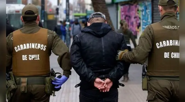 Chile: madre entrega a su hijo de 15 años a las autoridades por participar en el robo de un vehículo. Chile: madre entrega a su hijo de 15 años a las autoridades por participar en el robo de un vehículo.