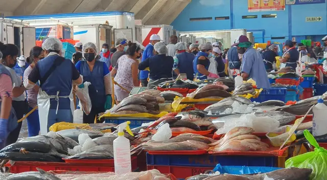 El terminal pesquero de Villa María del Triunfo se encuentra abierto desde las 3 a. m. hasta las 12 del mediodía. El terminal pesquero de Villa María del Triunfo se encuentra abierto desde las 3 a. m. hasta las 12 del mediodía.