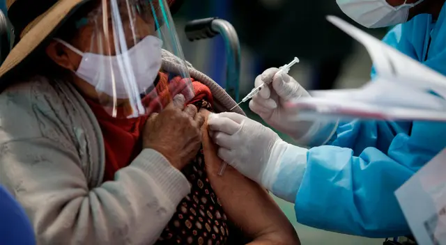 A través de un comunicado en sus redes sociales, EsSalud informó que continuará con normalidad con la vacunación contra el coronavirus (COVID-19) de los adultos mayores A través de un comunicado en sus redes sociales, EsSalud informó que continuará con normalidad con la vacunación contra el coronavirus (COVID-19) de los adultos mayores