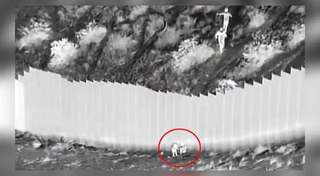 Traficantes lanzan a dos niñas ecuatorianas hacia Estados Unidos desde lo alto de valla fronteriza con México.