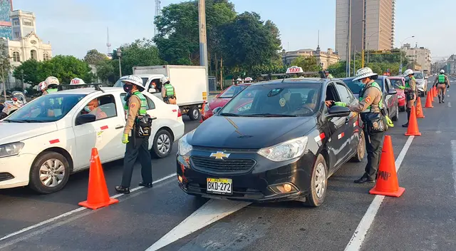 Multaran a conductores que no presenten pase vehicular durante la inmovilización.