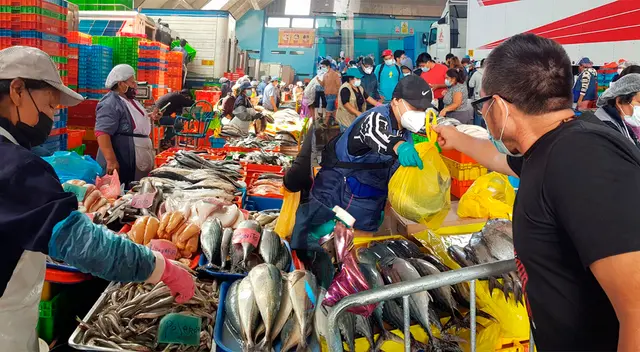 Terminal Pesquero de VMT lució abarrotado de compradores por Semana Santa. Terminal Pesquero de VMT lució abarrotado de compradores por Semana Santa.