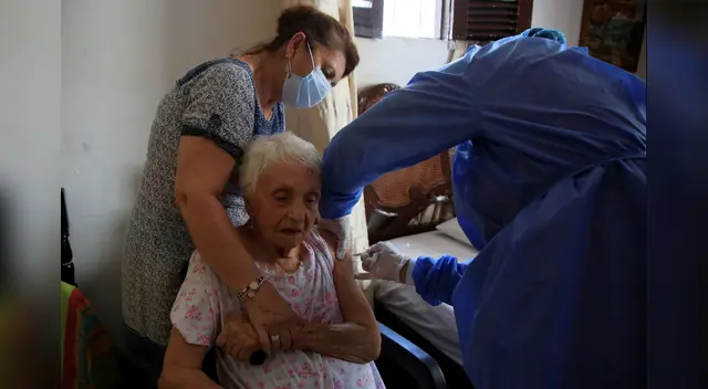 Adultos mayores serían vacunados en su totalidad entre mayo y junio. Adultos mayores serían vacunados en su totalidad entre mayo y junio.