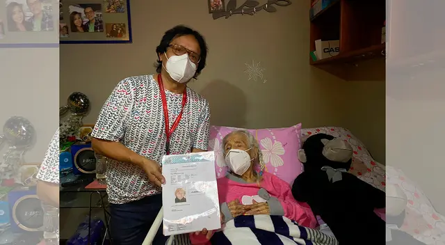 Anciana de más de 100 años no pudo recibir su DNI porque le pidieron ir a la Reniec. Anciana de más de 100 años no pudo recibir su DNI porque le pidieron ir a la Reniec.