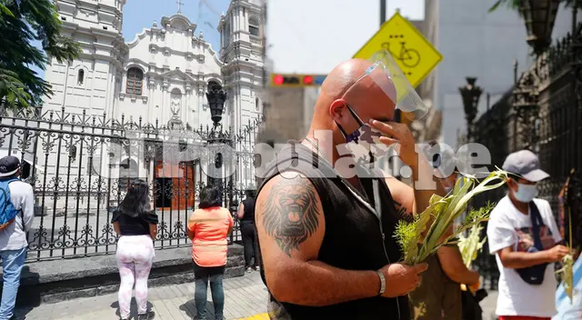 Fieles acudieron a Iglesia las Nazarenas por Viernes Santos.