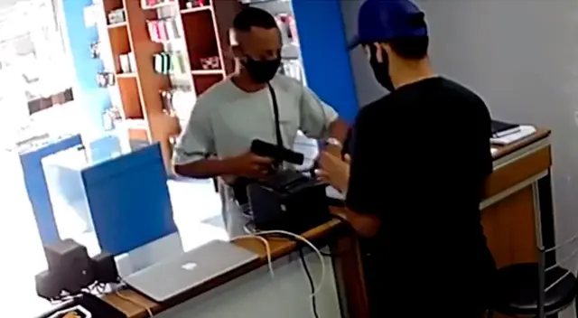 El delincuente de 29 años, fue trasladado al hospital, donde fue operado.