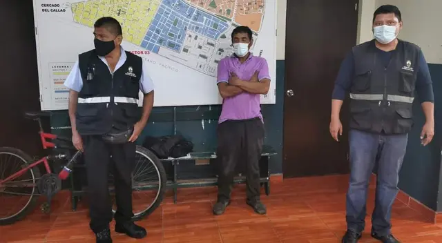 Sujeto fue intervenido cuando robaba luminarias en el Callao.