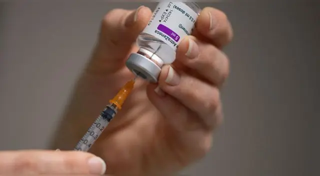 Reino Unido: Siete personas fallecieron por coágulos sanguíneos tras recibir vacuna de AstraZeneca. Reino Unido: Siete personas fallecieron por coágulos sanguíneos tras recibir vacuna de AstraZeneca.