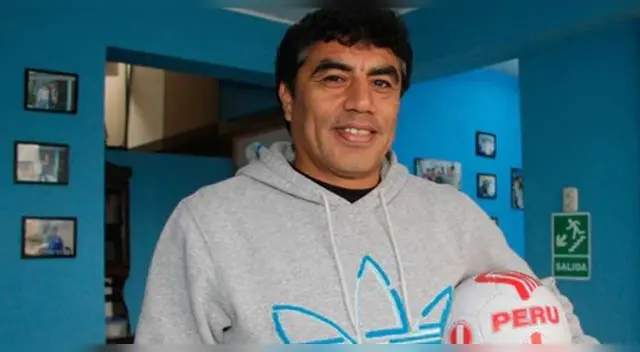 El exjugador de Sporting Cristal reapareció en una entrevista con un nuevo look tras pasar por un proceso de quimioterapia. El exjugador de Sporting Cristal reapareció en una entrevista con un nuevo look tras pasar por un proceso de quimioterapia.