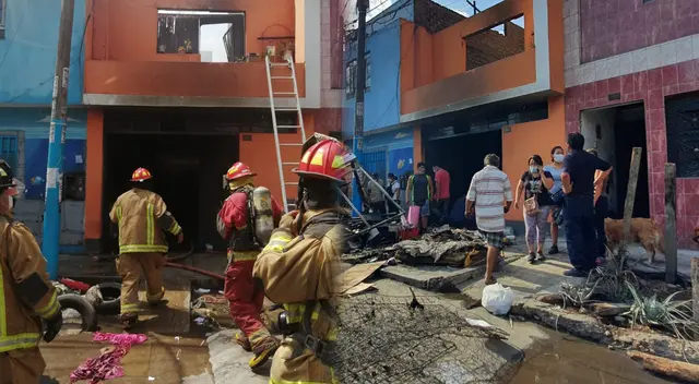 Incendio afectó todo el segundo piso de una vivienda. Familia ha perdido todo y piden ayuda a las autoridades. Incendio afectó todo el segundo piso de una vivienda. Familia ha perdido todo y piden ayuda a las autoridades.