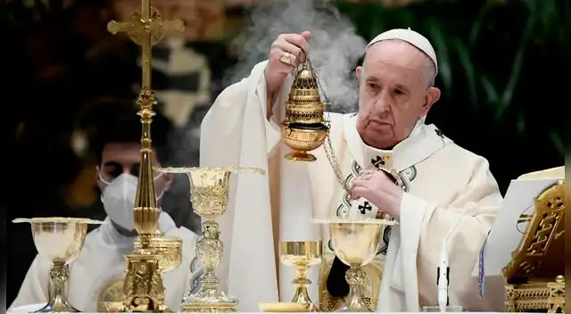 El papa pide compartir las vacunas con los países mas pobres en su bendición Urbi et orbi.