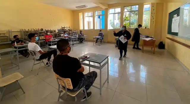 ONPE viene capacitando presencialmente a miembros de mesa