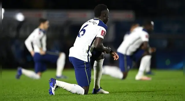 Jugador  Sánchez denuncia insultos racistas en redes tras empate ante Newcastle.