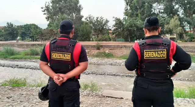 Familiares y amigos intentaron rescatarla, pero la fuerza de la corriente evitó que eso sucediera. Familiares y amigos intentaron rescatarla, pero la fuerza de la corriente evitó que eso sucediera.