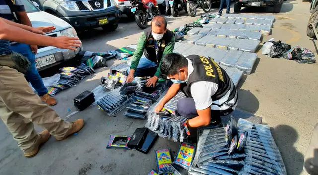 Droga esta oculta en sacos de rafia.