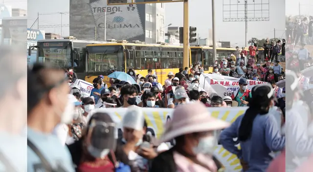 Protestantes bloquean vías del Metropoitano en Naranjal Protestantes bloquean vías del Metropoitano en Naranjal