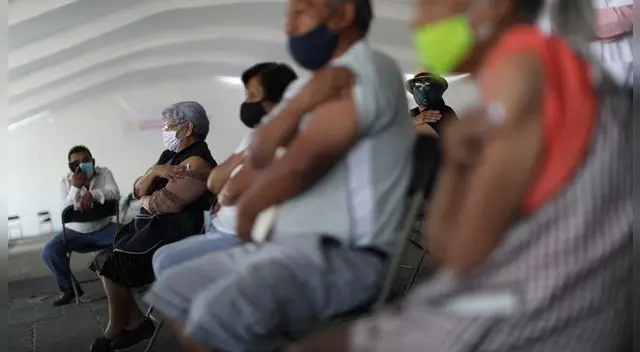 "Ayúdenme”: Mujer de 85 años denuncia en centro de vacunación estar secuestrada por su hija y su esposo.