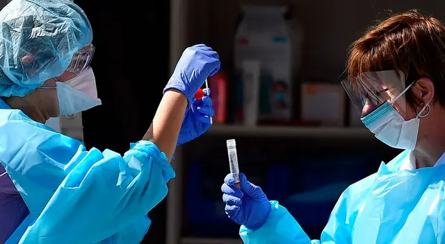 La enfermedad es causada por una especie de bacteria carnívora. La enfermedad es causada por una especie de bacteria carnívora.