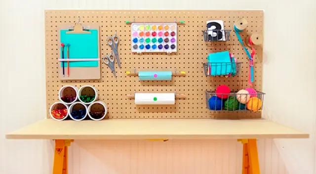 Aprende como hacer una mesita de trabajo para niños.