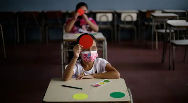 Las clases presenciales se iniciarán el 19 de abril en algunos colegios a nivel nacional. Las clases presenciales se iniciarán el 19 de abril en algunos colegios a nivel nacional.