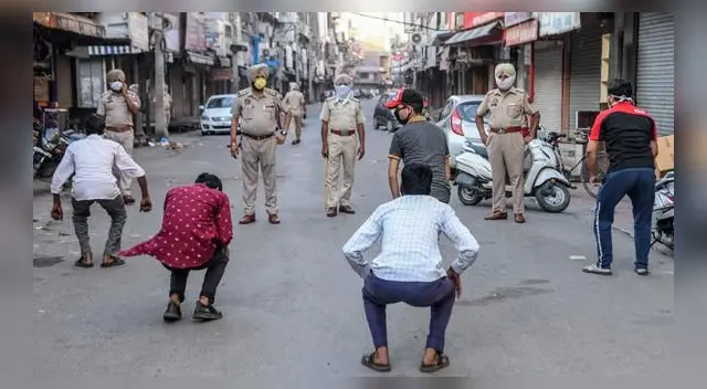 Filipinas: Hombre muere tras ser obligado a hacer 300 sentadillas por violar cuarentena. Filipinas: Hombre muere tras ser obligado a hacer 300 sentadillas por violar cuarentena.