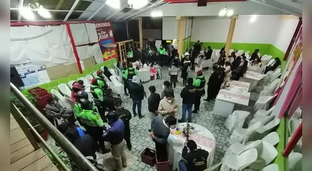 Todos los asistentes fueron multados. Todos los asistentes fueron multados.