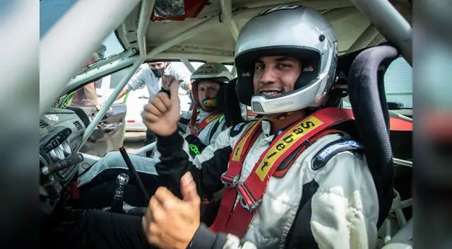 'Riflo' Flores disputó a sacar la cara por el automovilismo peruano en Estados Unidos. 'Riflo' Flores disputó a sacar la cara por el automovilismo peruano en Estados Unidos.