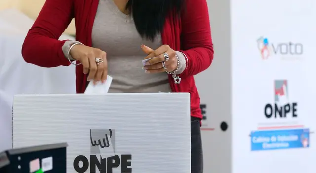 En Chile los peruanos no podrán ejercer su derecho al voto debido a la cuarentena que rige en el país desde hace unos días tras el considerable aumento de casos positivos y fallecimientos por el coronavirus. En Chile los peruanos no podrán ejercer su derecho al voto debido a la cuarentena que rige en el país desde hace unos días tras el considerable aumento de casos positivos y fallecimientos por el coronavirus.