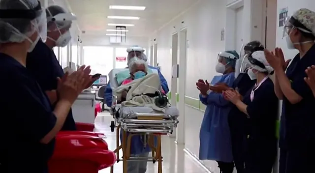 Carmen Hernández se convirtió en un icono de esperanza en la lucha mundial contra el COVID-19. Carmen Hernández se convirtió en un icono de esperanza en la lucha mundial contra el COVID-19.