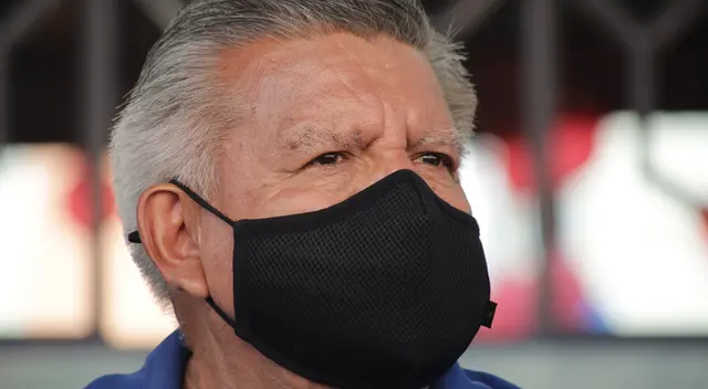 César Acuña, candidato presidencial, hizo campaña en casi todo un diario. César Acuña, candidato presidencial, hizo campaña en casi todo un diario.