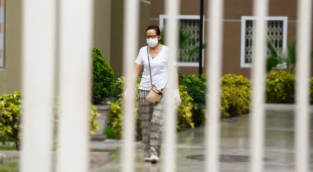 La especialista instó a los habitantes de los edificios o condominios a usar mascarilla cuando transiten por las áreas comunes sin ventanas. La especialista instó a los habitantes de los edificios o condominios a usar mascarilla cuando transiten por las áreas comunes sin ventanas.