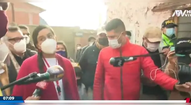 Verónika Mendoza alista desayuno presidencial en su casa de infancia. Verónika Mendoza alista desayuno presidencial en su casa de infancia.