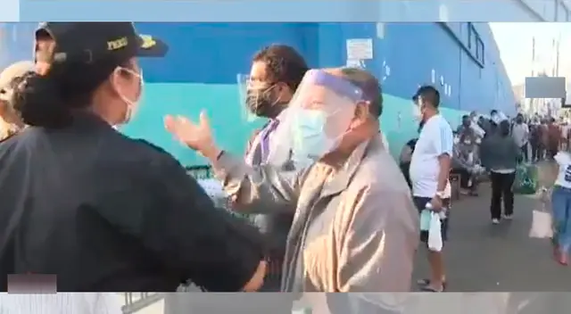 Adultos mayores no pueden emitir su voto por ausencia de miembros de mesa en el Parque del Migrante Adultos mayores no pueden emitir su voto por ausencia de miembros de mesa en el Parque del Migrante