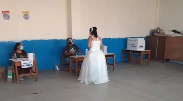 Novia en local de votación se hizo viral en las redes sociales.