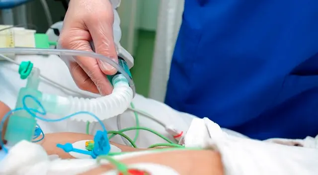 “La neumonía bilateral se produce por la afección directa del virus en la célula del pulmón”, indicó Ricardo Teijeiro.