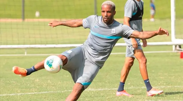 . Carlos Bustos mantendrá a Jefferson Farfán en la banca de suplentes para un posible ingreso en el segundo tiempo . Carlos Bustos mantendrá a Jefferson Farfán en la banca de suplentes para un posible ingreso en el segundo tiempo