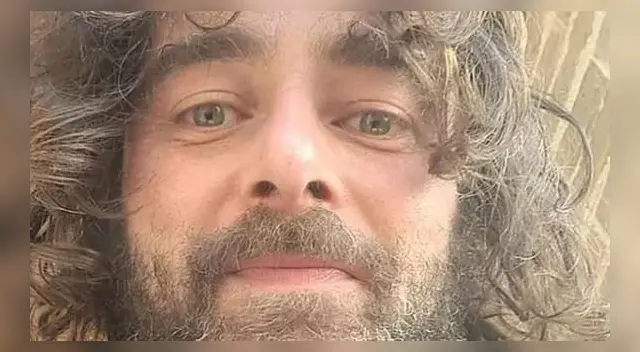 Sacerdote italiano anuncia en plena misa que renuncia a la Iglesia por amor. Sacerdote italiano anuncia en plena misa que renuncia a la Iglesia por amor.