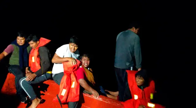 Los seis tripulantes fueron llevados a un hospital y monitorear su salud.