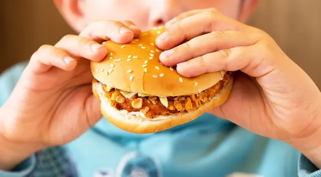 Ofrécele una alimentación balanceada de acuerdo a sus necesidades. Ofrécele una alimentación balanceada de acuerdo a sus necesidades.