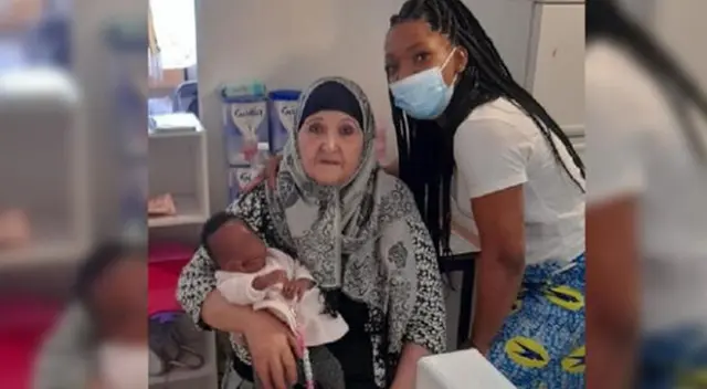 Adulta mayor salva la vida de una bebé que no podía respirar ante el pedido de ayuda de la madre. Adulta mayor salva la vida de una bebé que no podía respirar ante el pedido de ayuda de la madre.