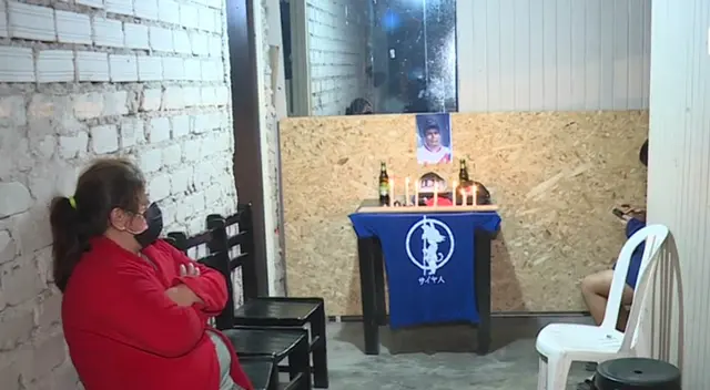 Las pertenencias de Juan Carlos Zúñiga están siendo veladas en su hogar. Las pertenencias de Juan Carlos Zúñiga están siendo veladas en su hogar.